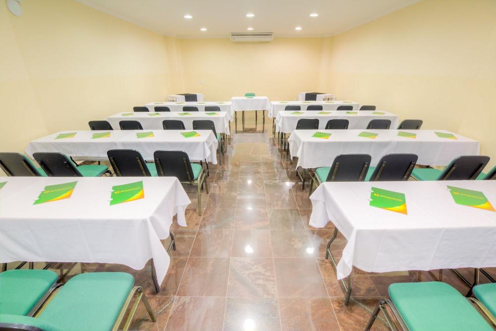 Hotel Golden Park Uberaba By Nacional Inn Extérieur photo